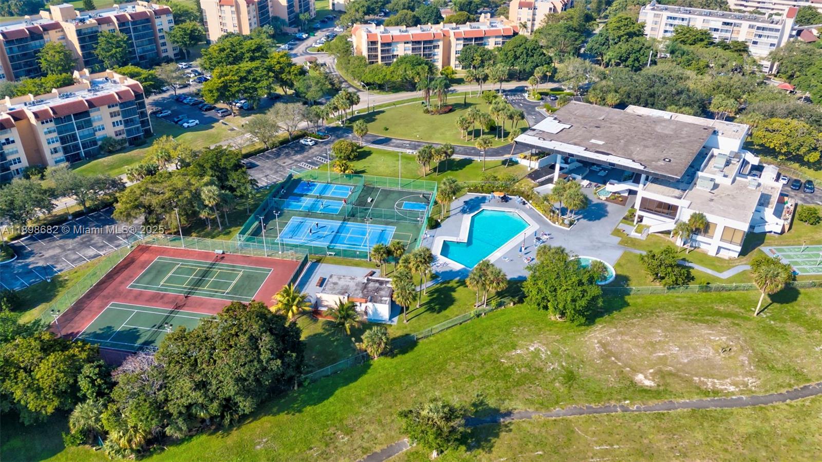 CONDOMINIUM 1 OF ENVIRON - Residential