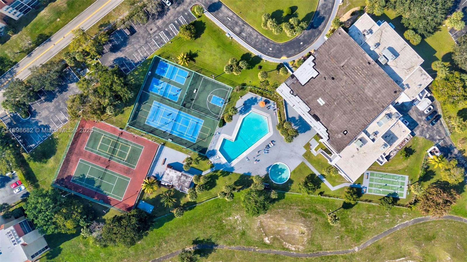 CONDOMINIUM 1 OF ENVIRON - Residential