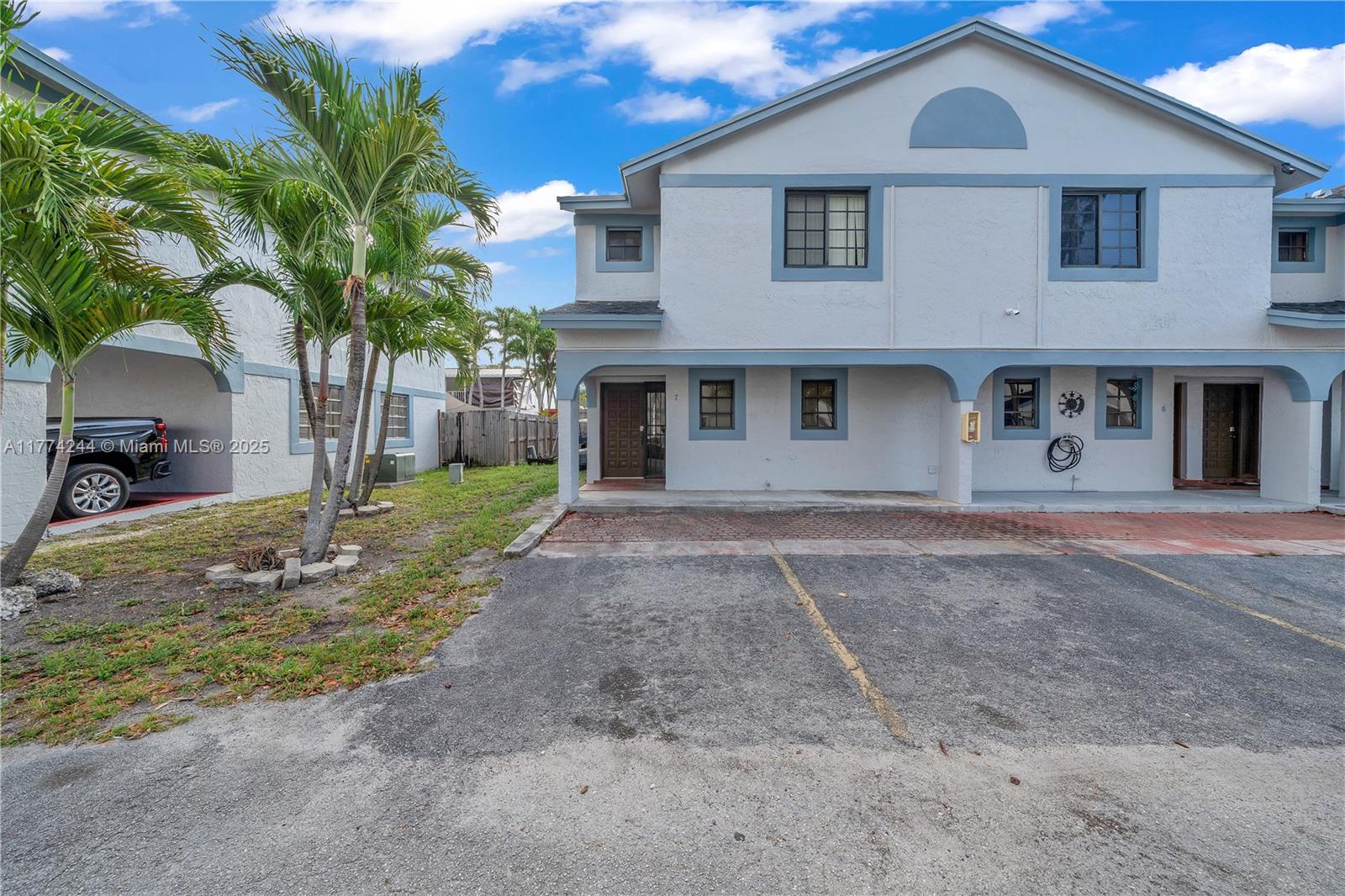 1535 Sw 122nd Ave 3-7, Miami, Broward County, Florida - 2 Bedrooms  
3 Bathrooms - 