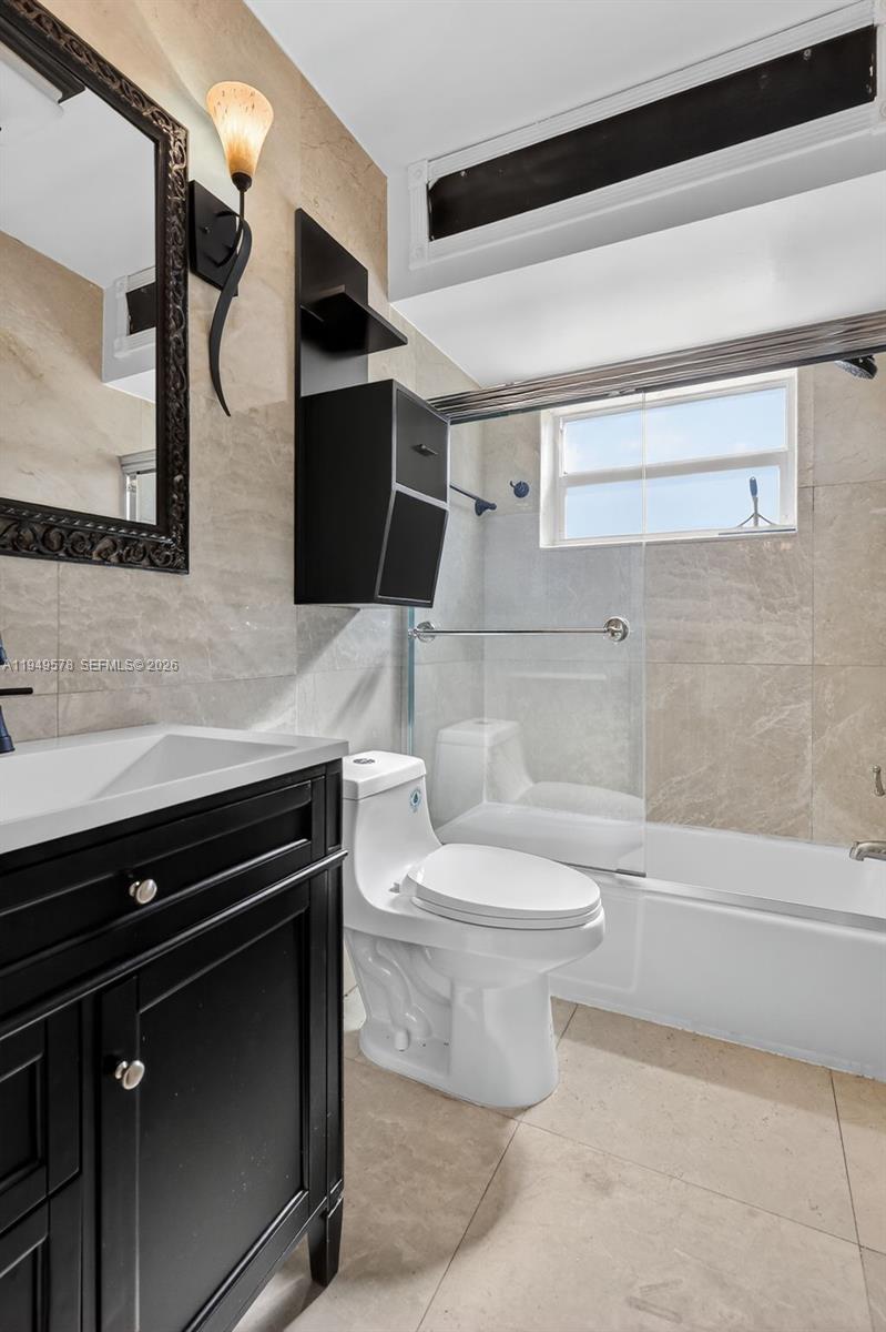 HAMPTON COURT CONDO - Residential