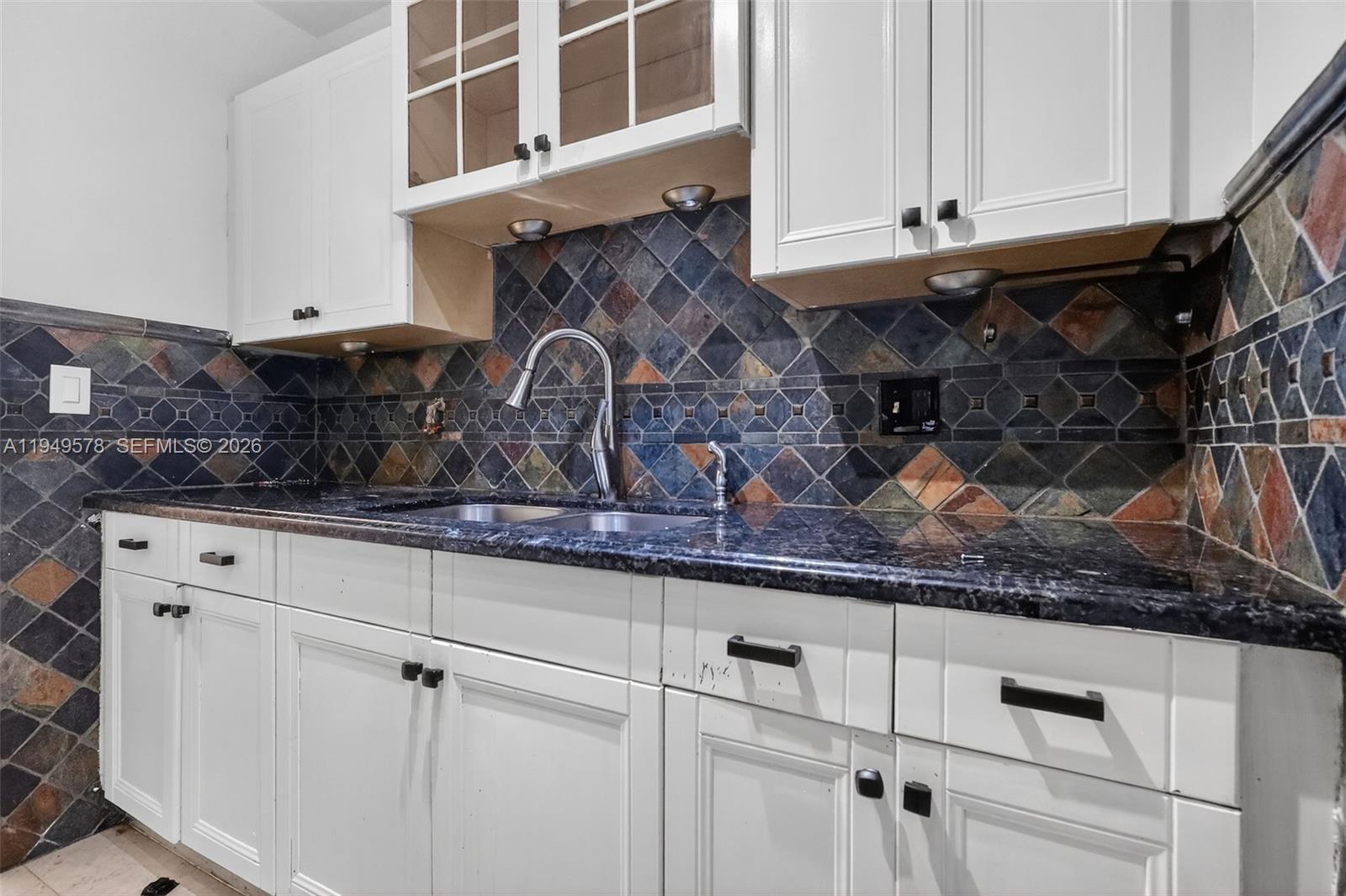 HAMPTON COURT CONDO - Residential