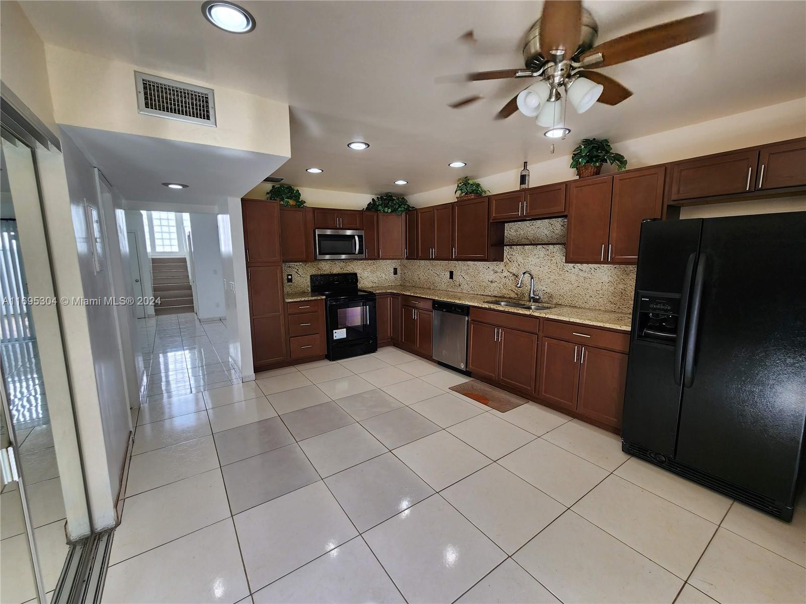 PARK PLACE TOWNHOMES - Residential Lease
