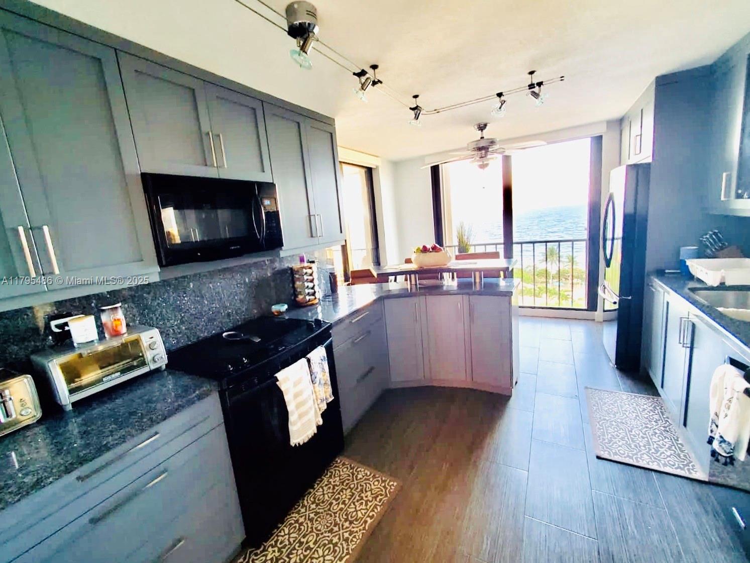 SHORE CLUB CONDO - Residential Lease