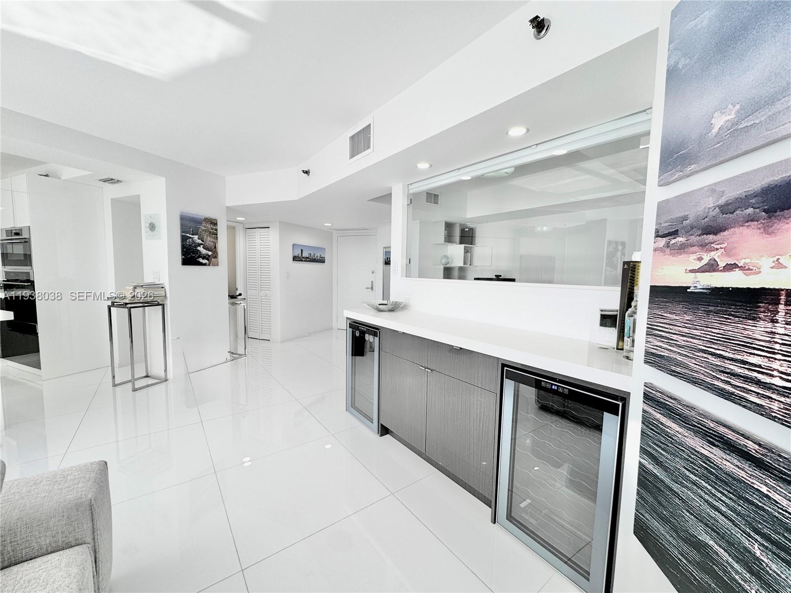 3600 Mystic Pointe Dr 1115