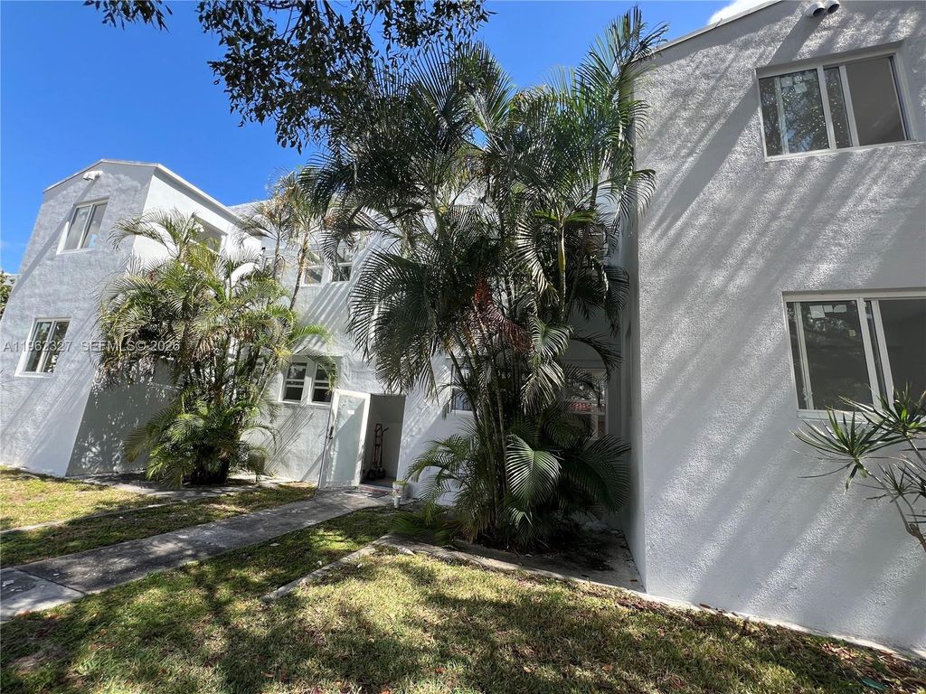 Photo of 1015 S 17th Ave #10, Hollywood, FL 33020 (MLS # A11962327)