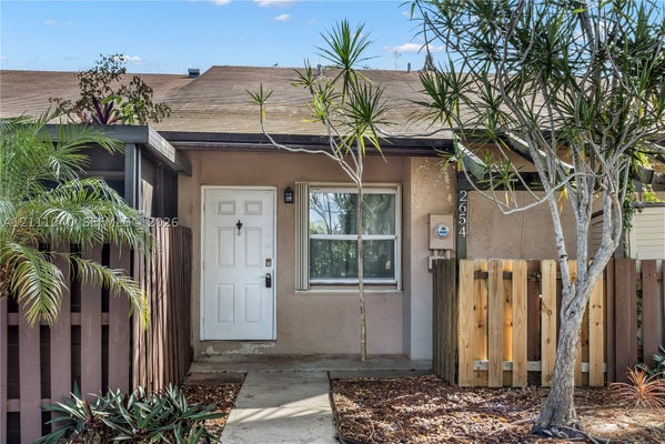 2654 N NOB HILL RD, SUNRISE, FL 33322 - Image 73fd3bd644a3c0bf3f8b3b9e4ba7c247/2473419350