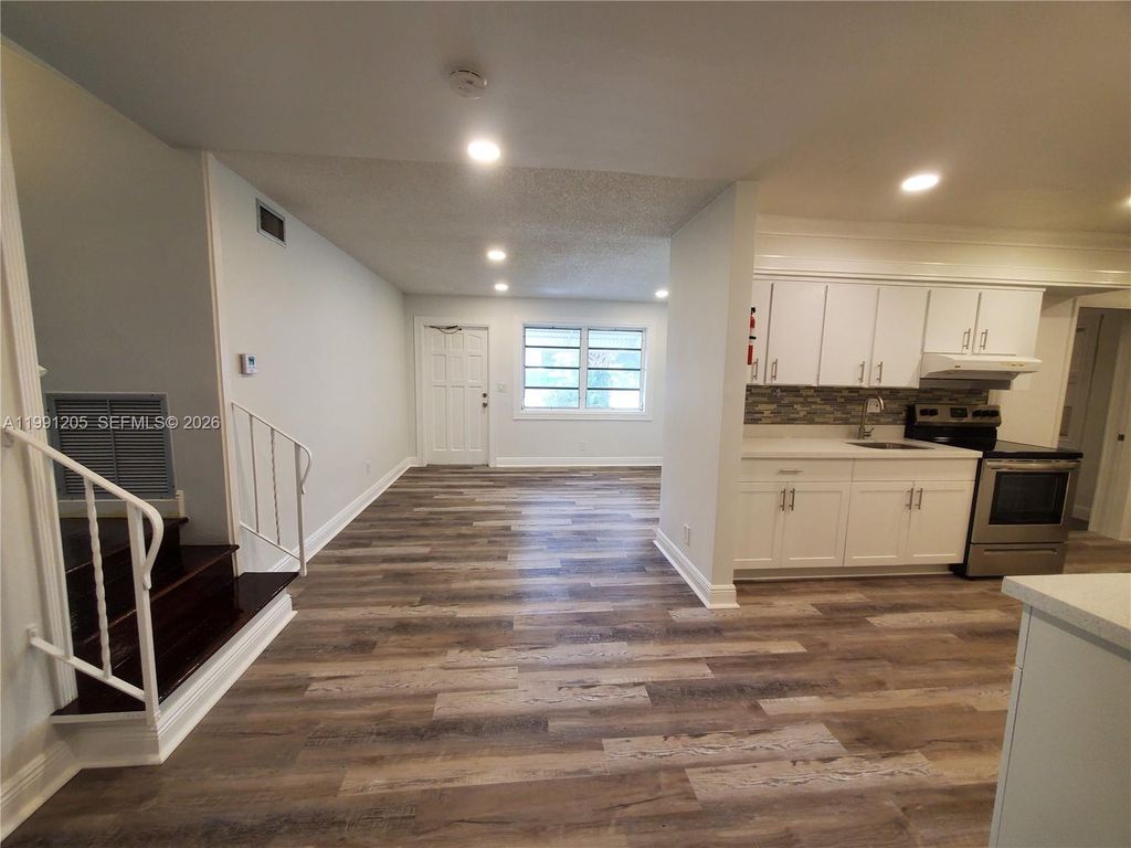 Photo of 126 NW 8th Ave #1, Hallandale Beach, FL 33009 (MLS # A11991205)