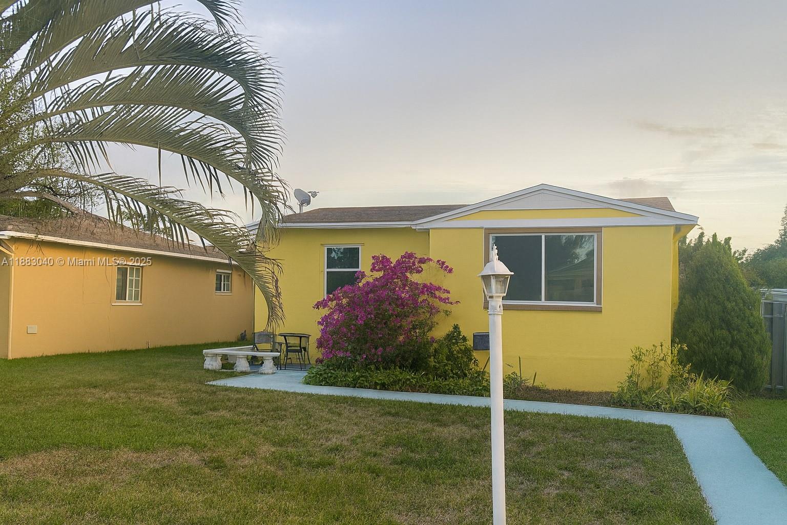 HOLLYWOOD PARK - Residential Lease