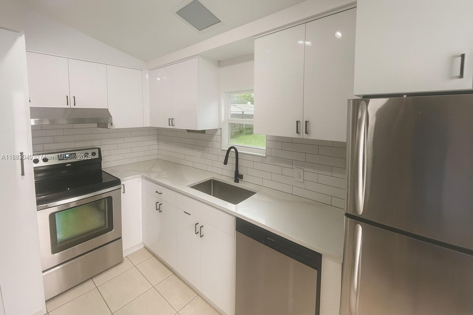 HOLLYWOOD PARK - Residential Lease