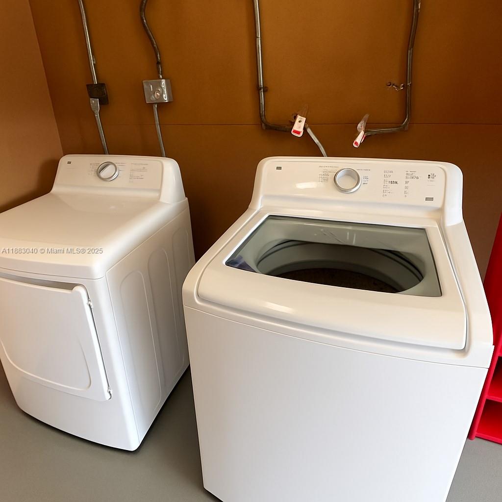 HOLLYWOOD PARK - Residential Lease