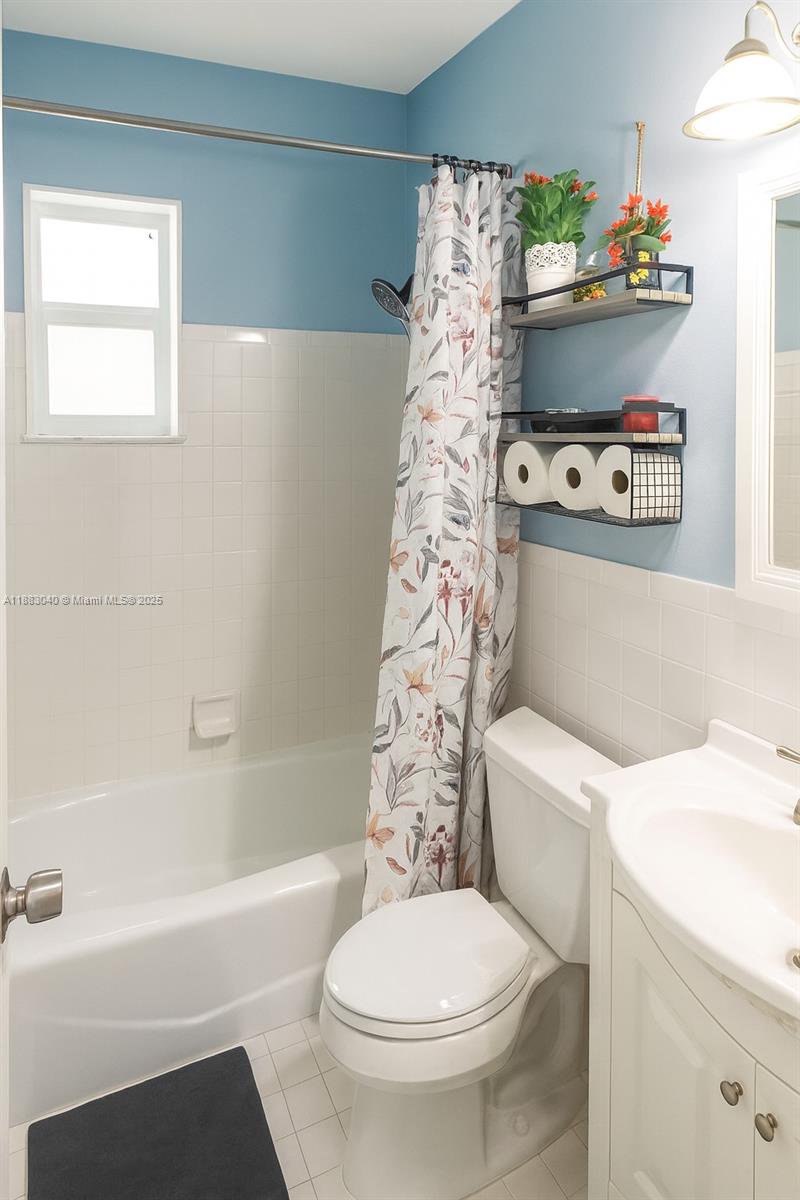 HOLLYWOOD PARK - Residential Lease