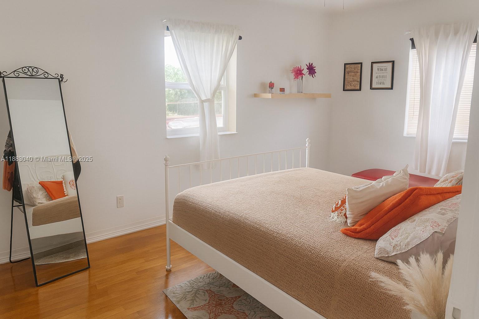 HOLLYWOOD PARK - Residential Lease