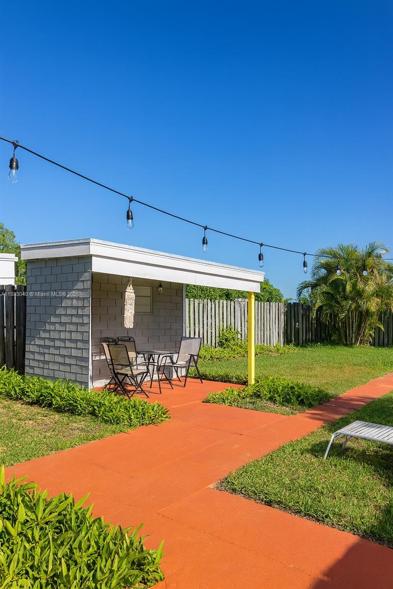 HOLLYWOOD PARK - Residential Lease