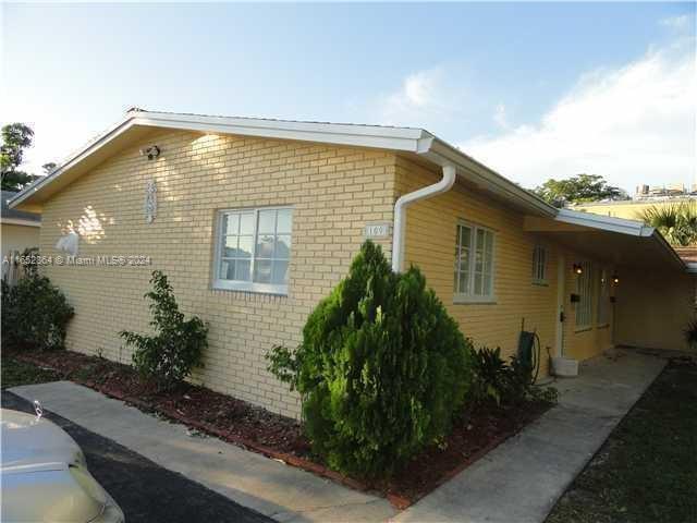 Rental Property at 109 Ne 30th Ct 2, Wilton Manors, Broward County, Florida - Bedrooms: 2 
Bathrooms: 1  - $2,150 MO.