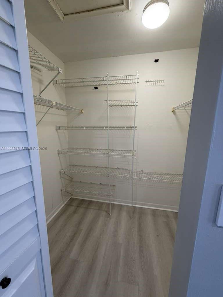 KENDALL LKS E LAKEVIEW TH - Residential