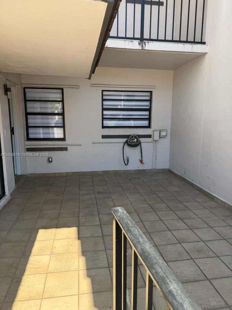 KENDALL LKS E LAKEVIEW TH - Residential