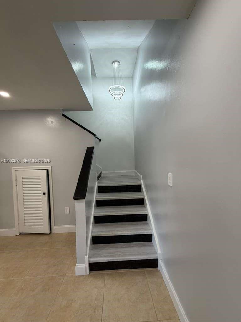 KENDALL LKS E LAKEVIEW TH - Residential