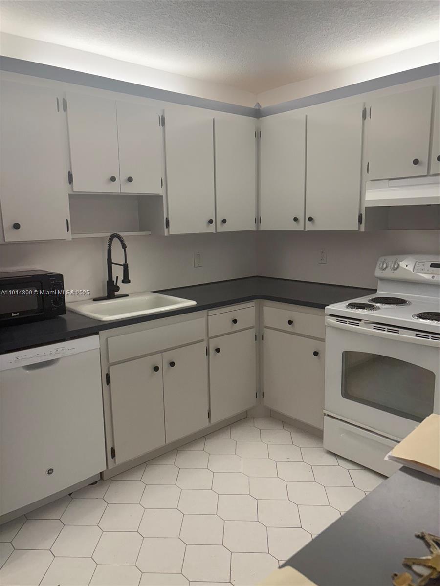 1200 NE Miami Gardens Dr 218W