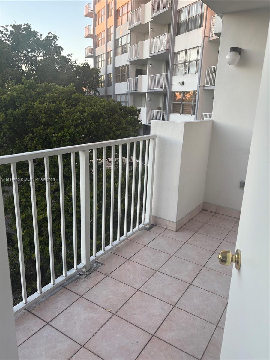 WILSHIRE CONDO - Residential