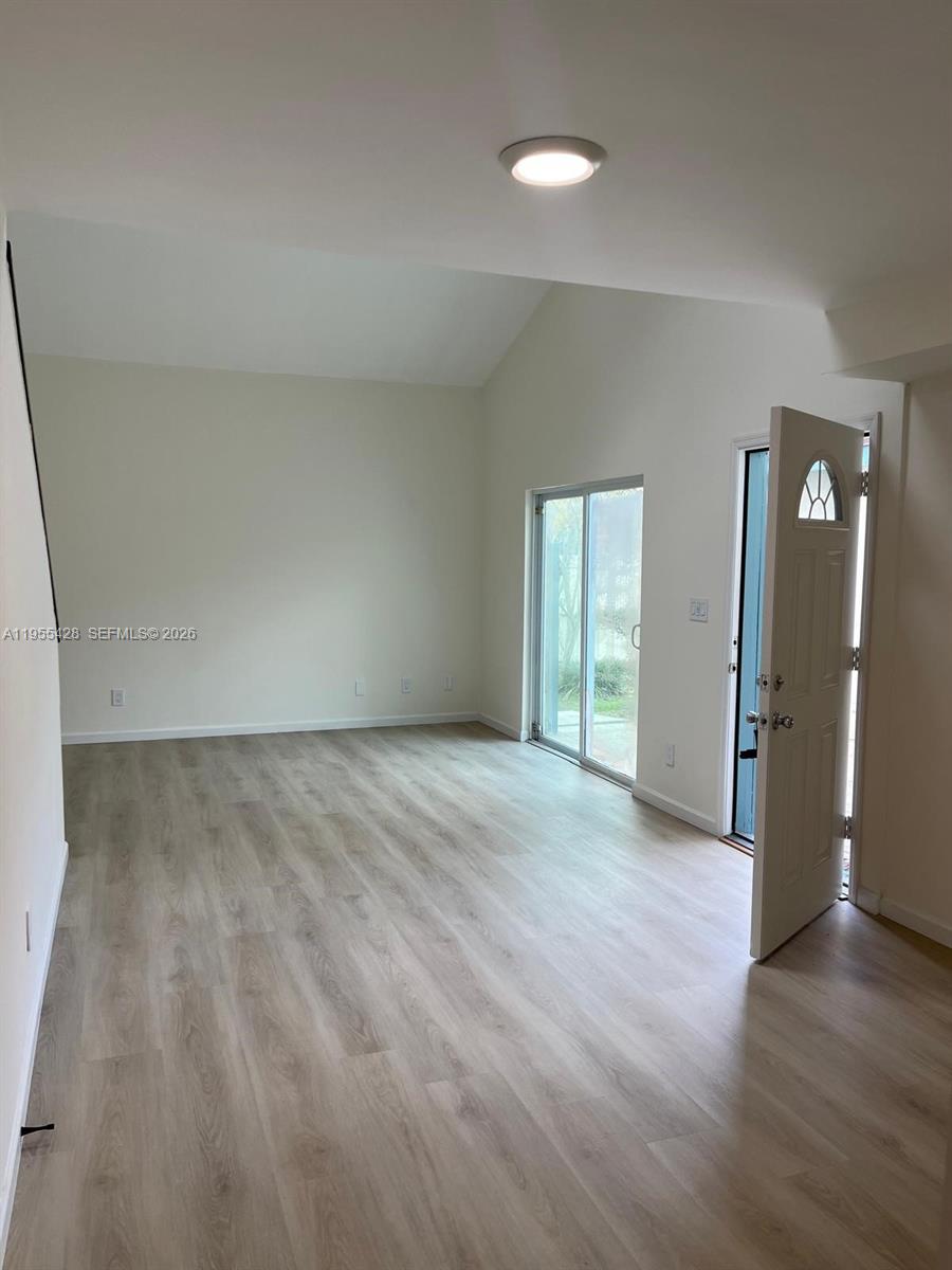 04087 COURTYARDS AT MAYPOR - Residential