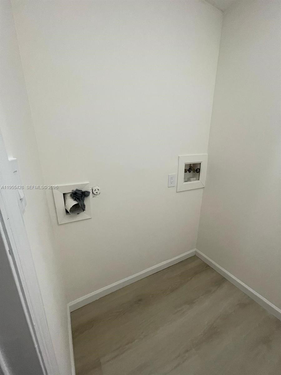 04087 COURTYARDS AT MAYPOR - Residential