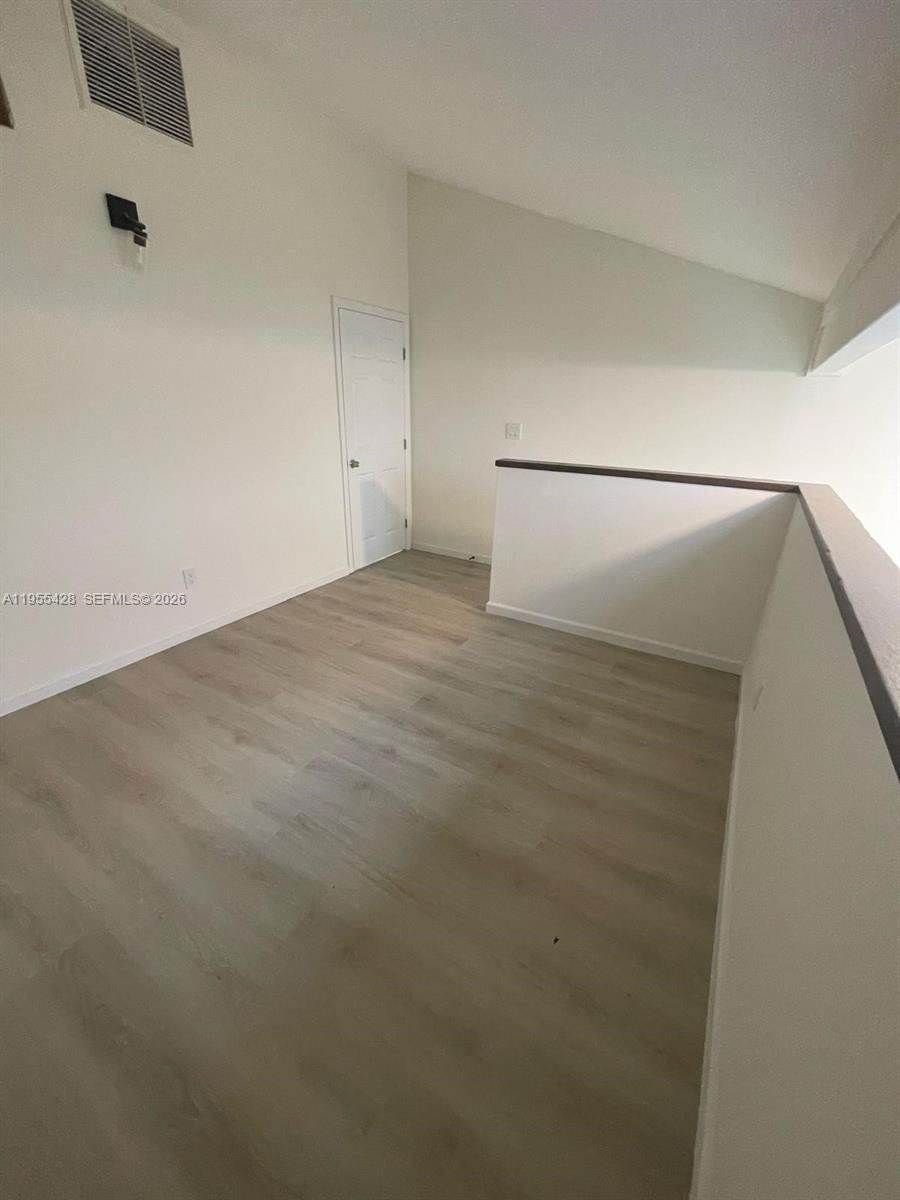 04087 COURTYARDS AT MAYPOR - Residential