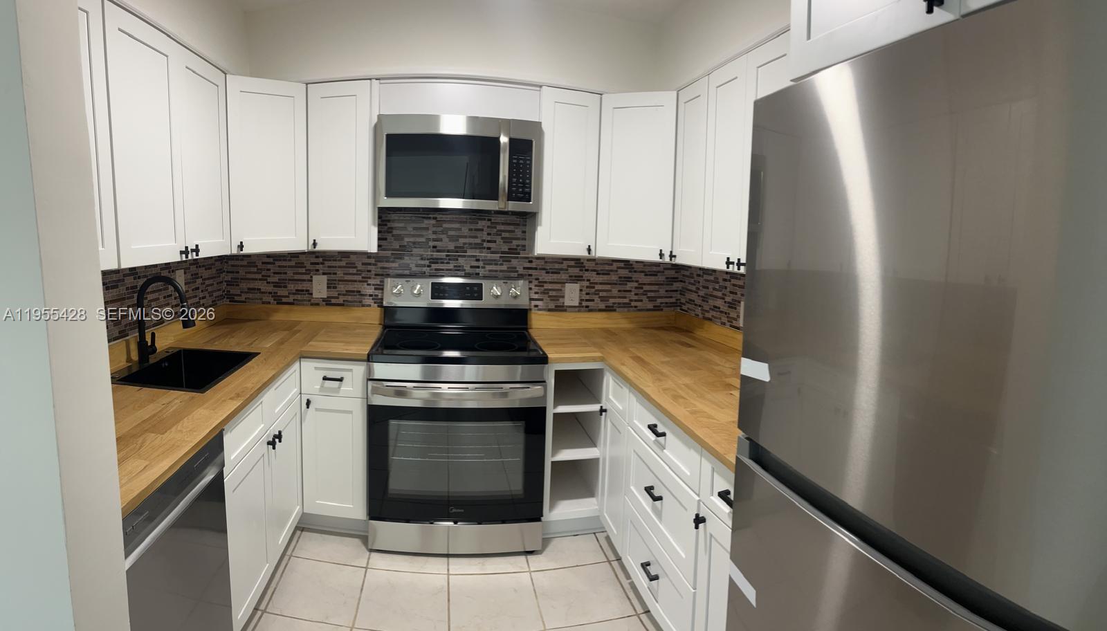 04087 COURTYARDS AT MAYPOR - Residential