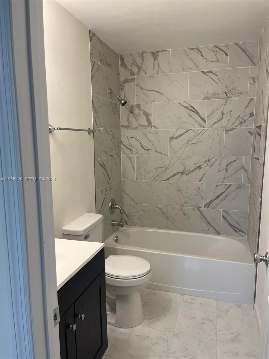 04087 COURTYARDS AT MAYPOR - Residential