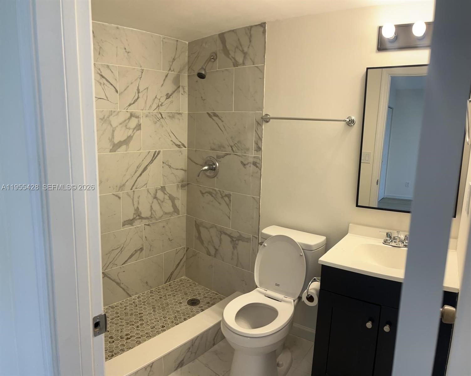 04087 COURTYARDS AT MAYPOR - Residential