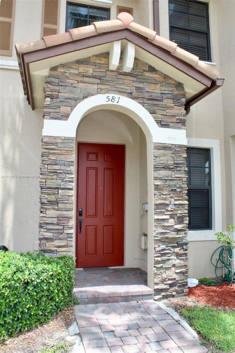 Property for Sale at 581 Se 32nd Ter, Homestead, Miami-Dade County, Florida - Bedrooms: 2 
Bathrooms: 3  - $345,000