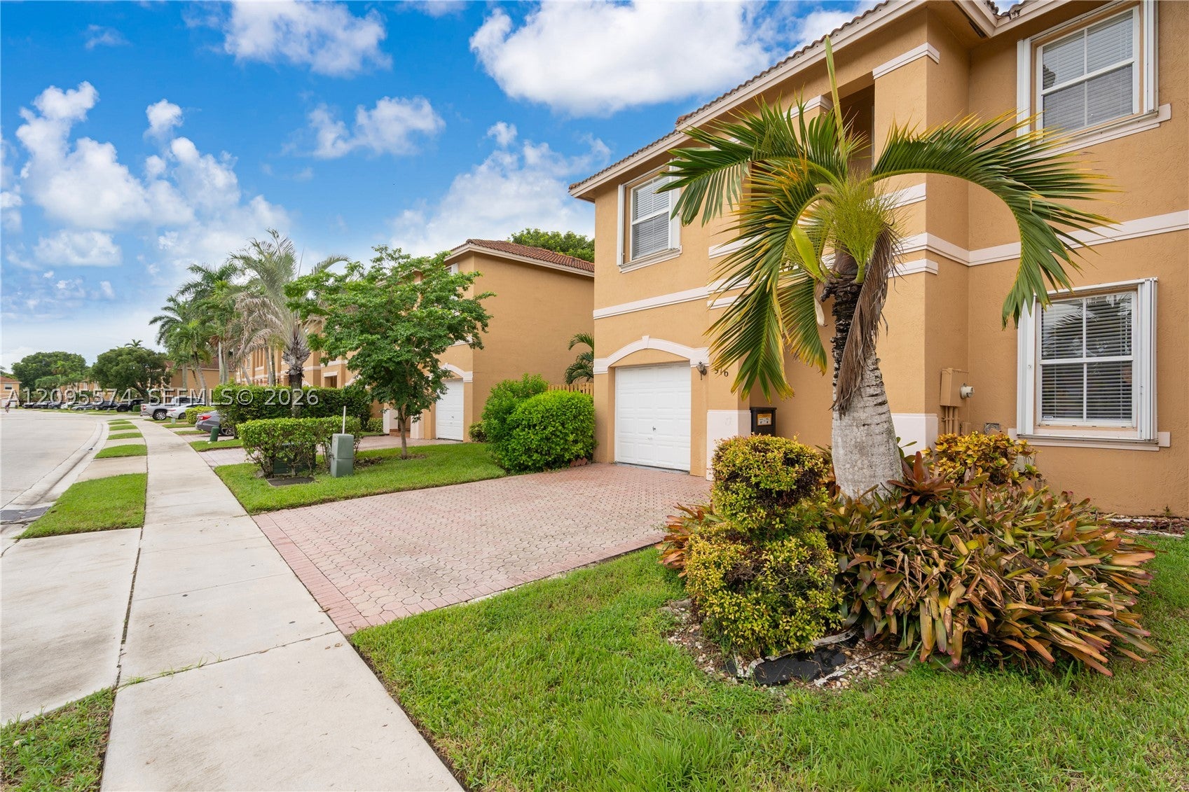 916 NW 135th Ter
