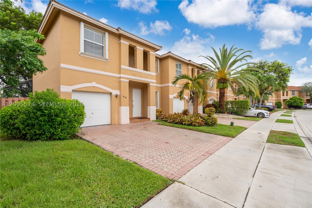 Photo of 916 NW 135th Ter, Pembroke Pines, FL 33028 (MLS # A12095574)