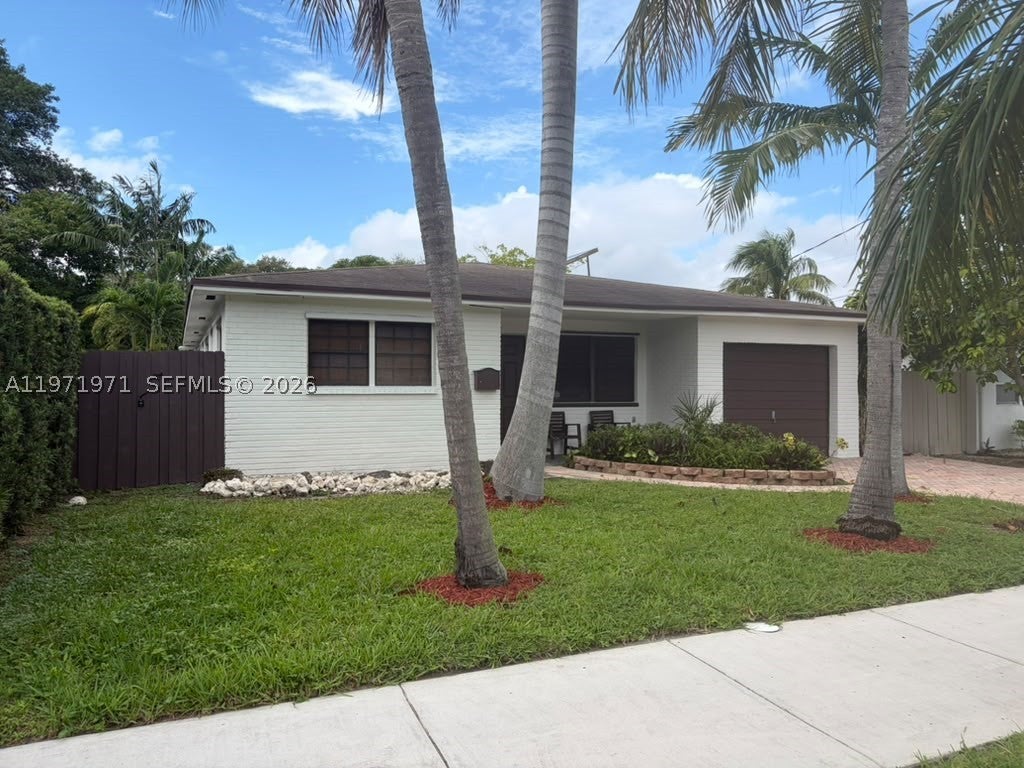 208 SW 2nd Ave, Hallandale Beach FL 33009