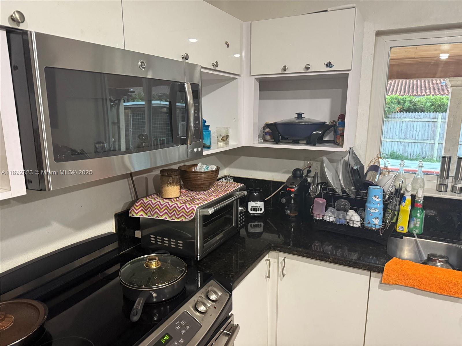 TAMIAMI LAKES SEC 1 - Residential