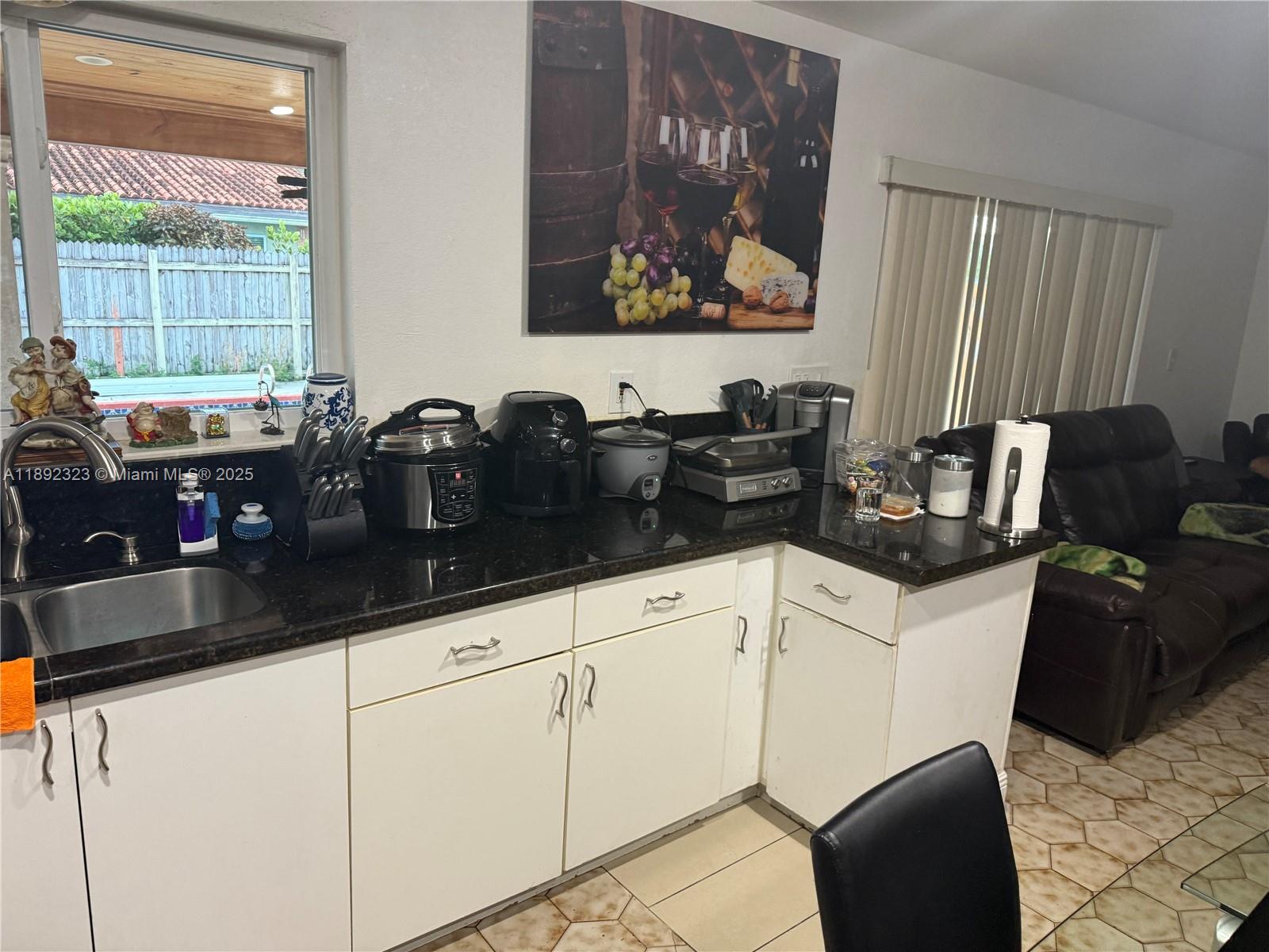TAMIAMI LAKES SEC 1 - Residential