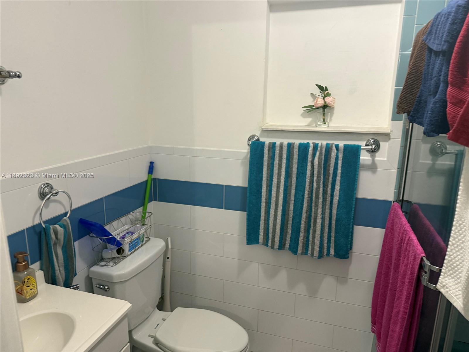TAMIAMI LAKES SEC 1 - Residential