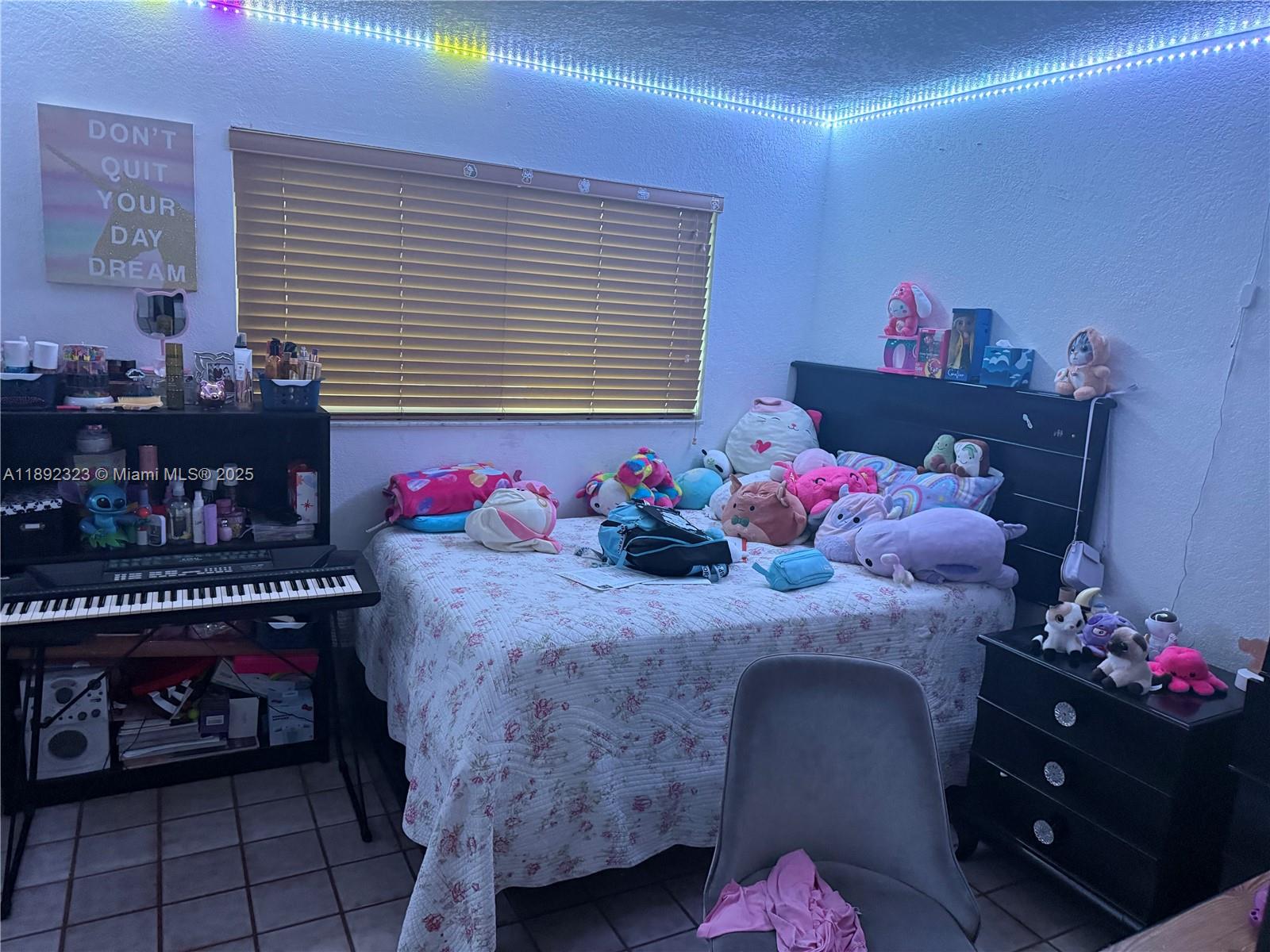 TAMIAMI LAKES SEC 1 - Residential