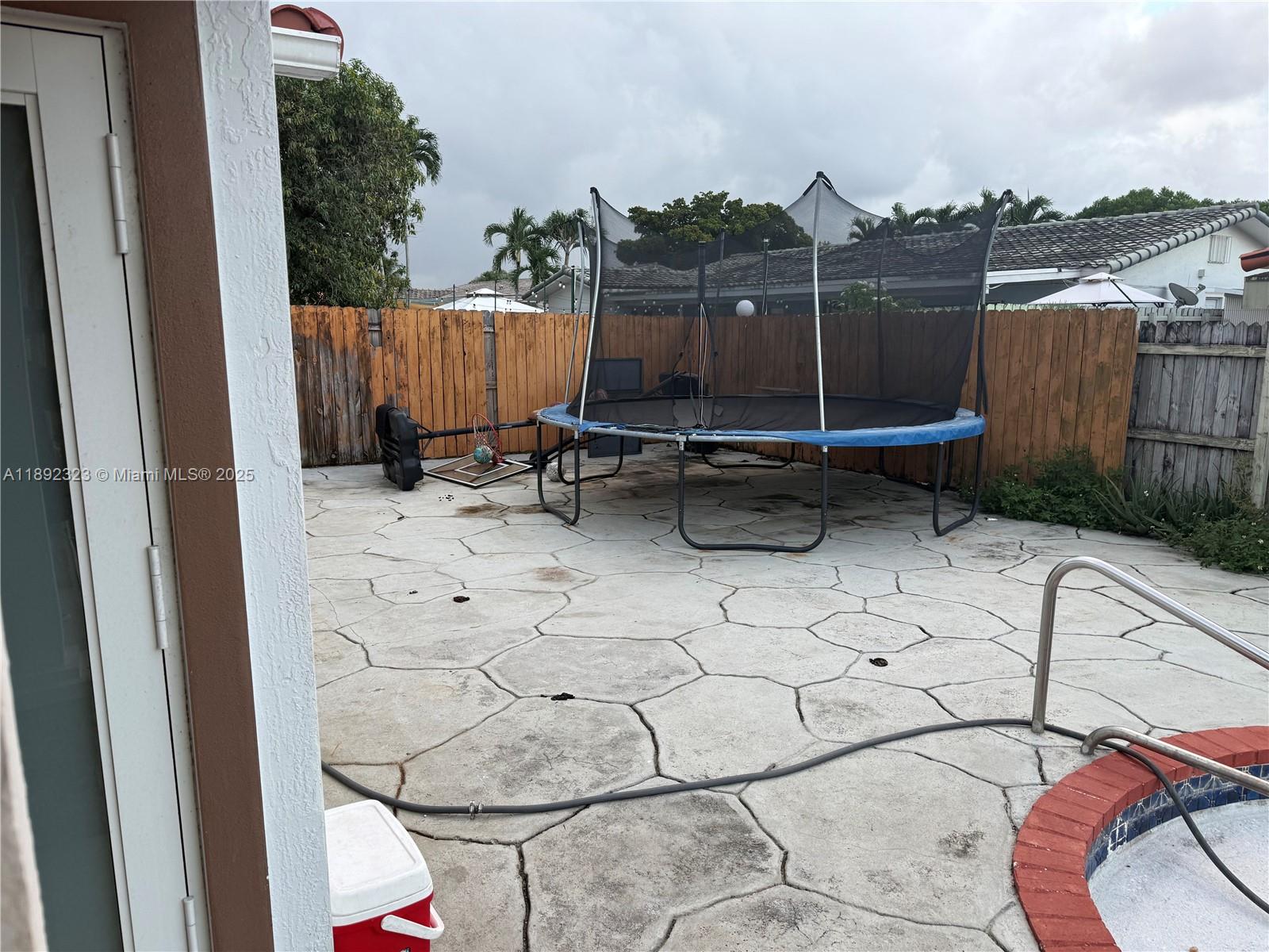 TAMIAMI LAKES SEC 1 - Residential