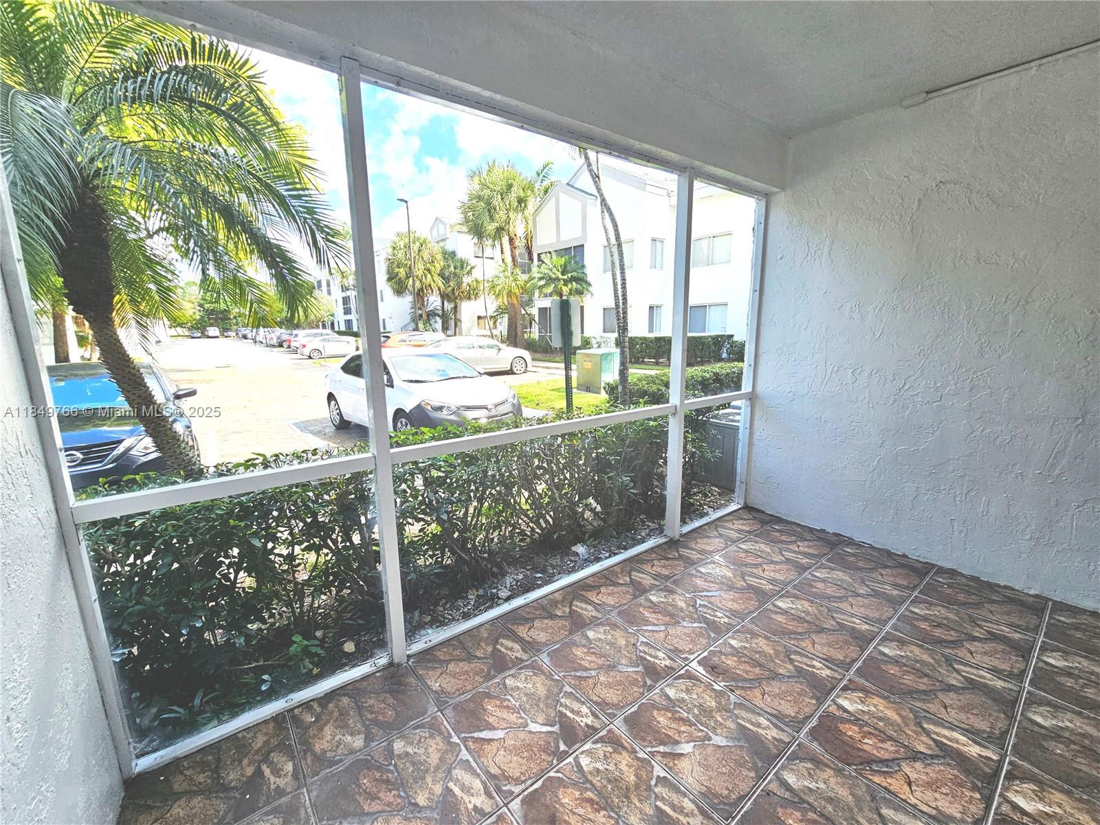 5740 Rock Island Rd 274, Tamarac, FL, 33319/$169,000 3 5740 Rock Island Rd 274