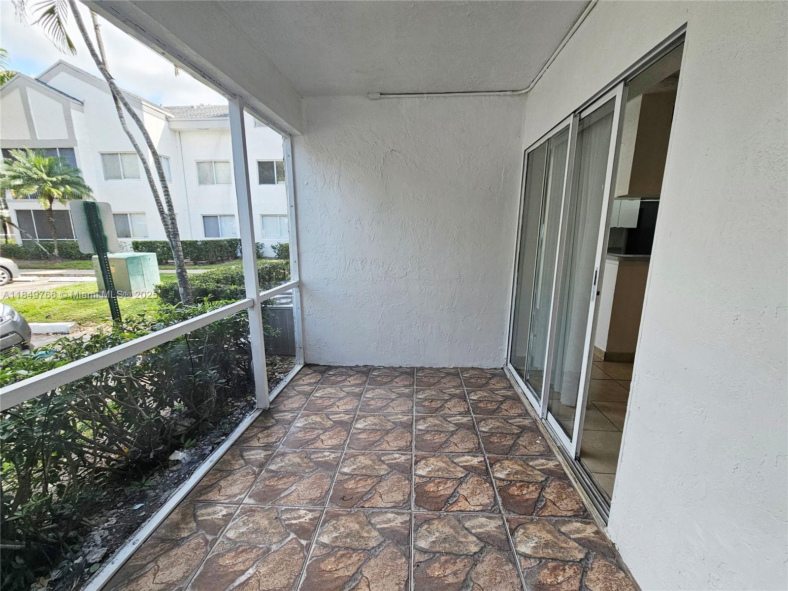 5740 Rock Island Rd 274, Tamarac, FL, 33319/$169,000 4 5740 Rock Island Rd 274