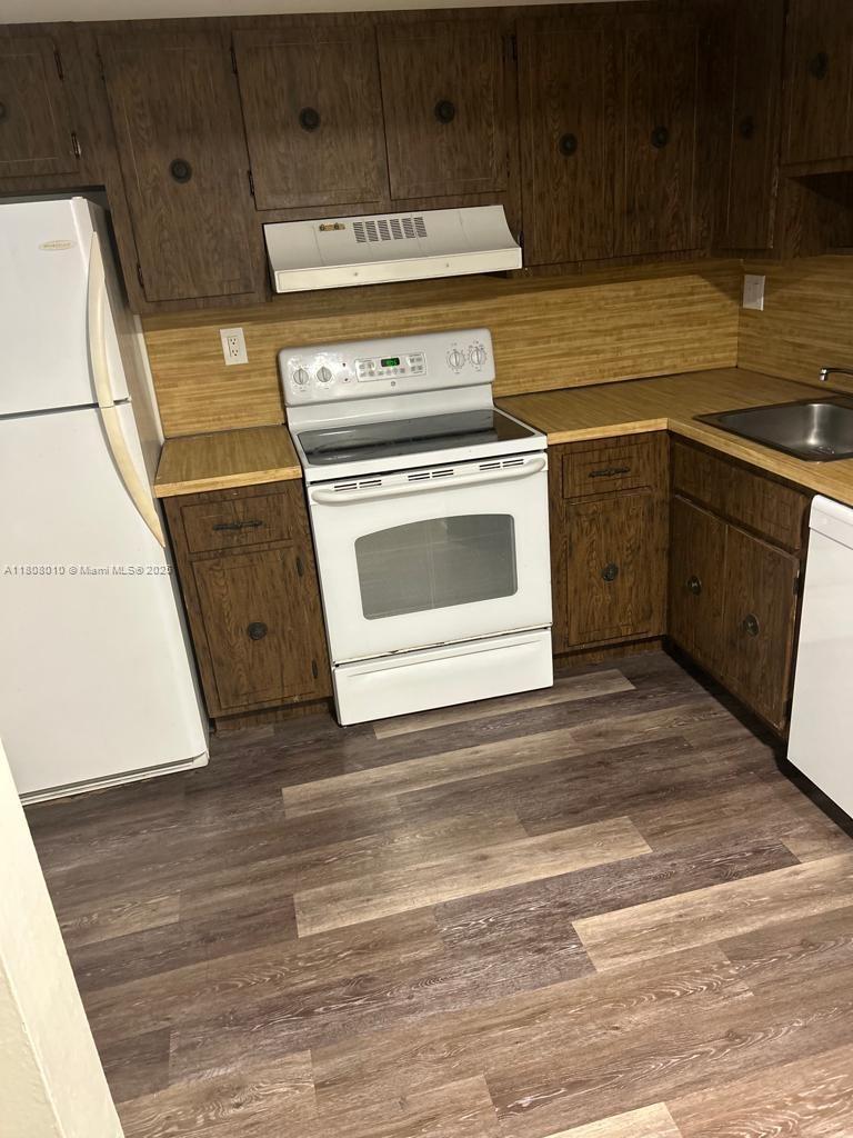 NEW LAND GARDENS CONDO - Residential