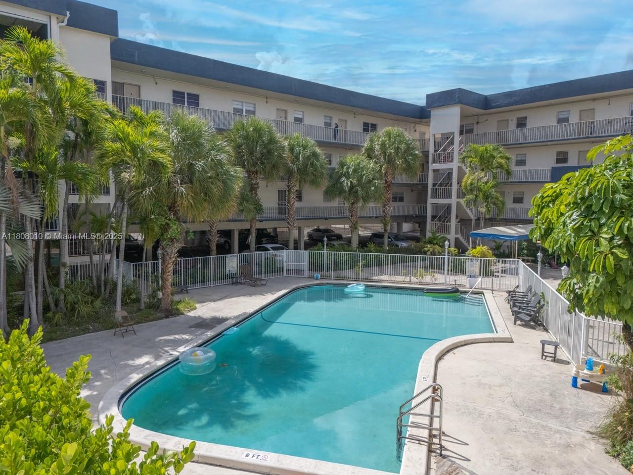 NEW LAND GARDENS CONDO - Residential