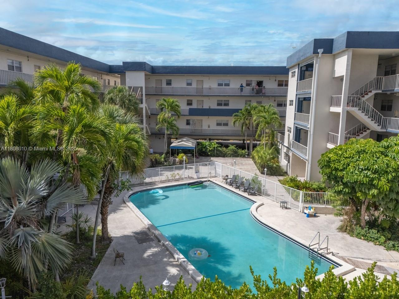 NEW LAND GARDENS CONDO - Residential