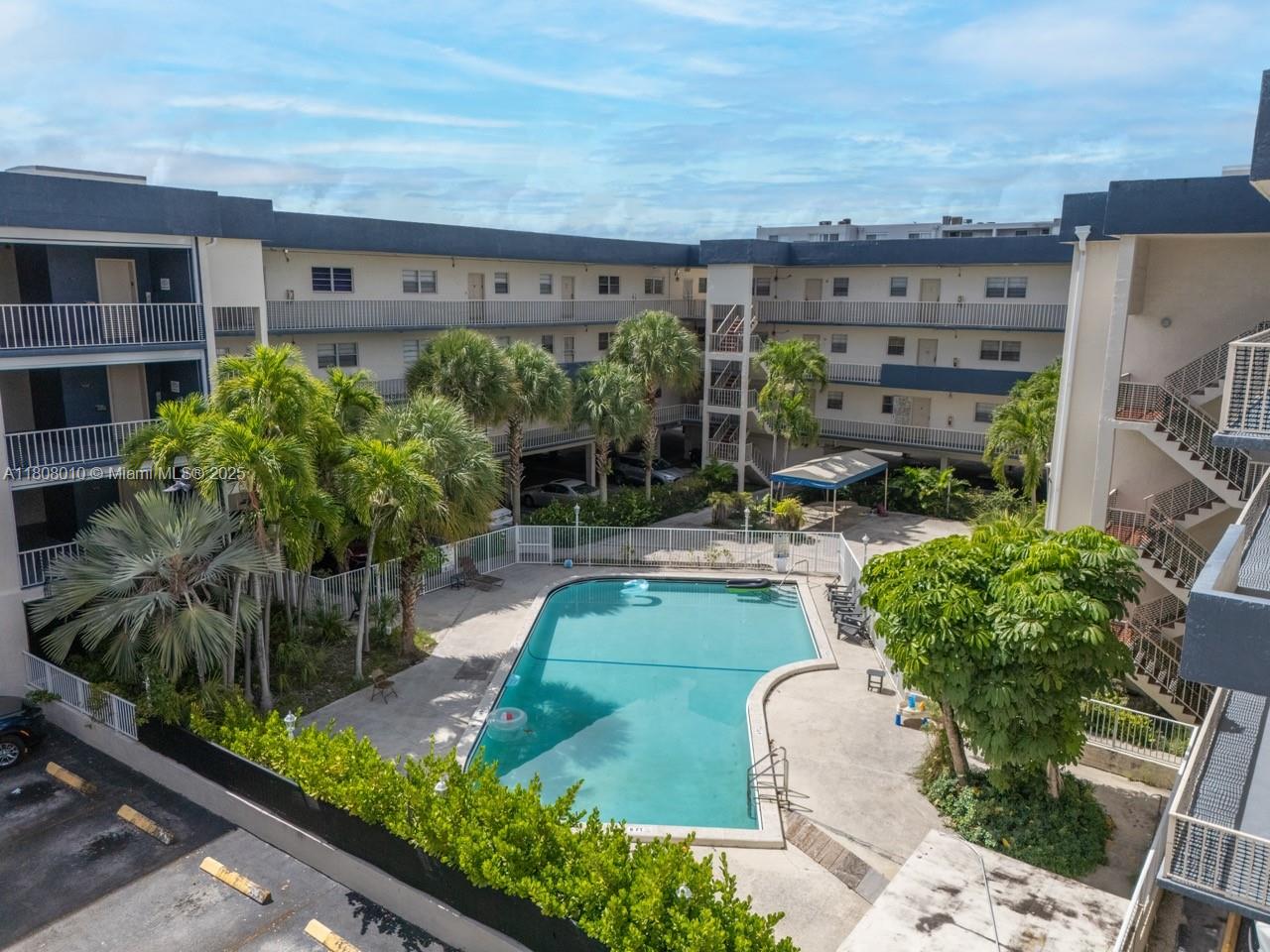 NEW LAND GARDENS CONDO - Residential