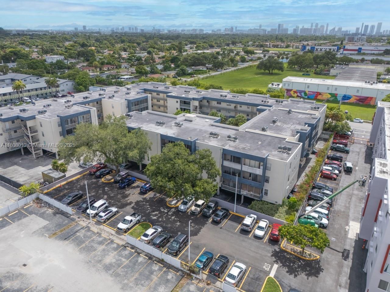 NEW LAND GARDENS CONDO - Residential