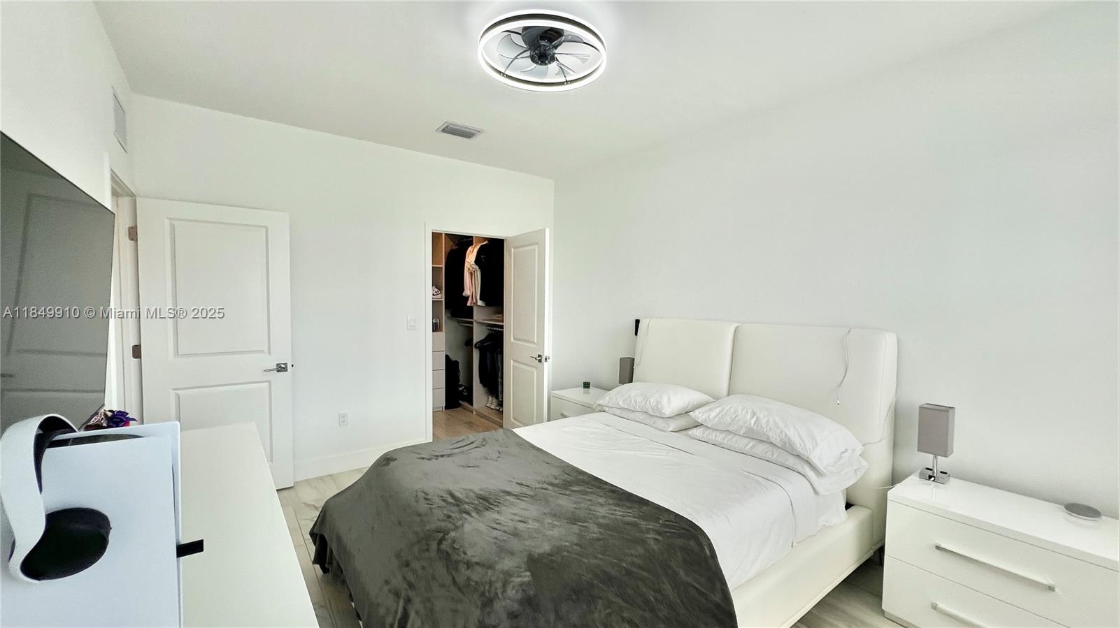 MERRICK SQUARE - Residential