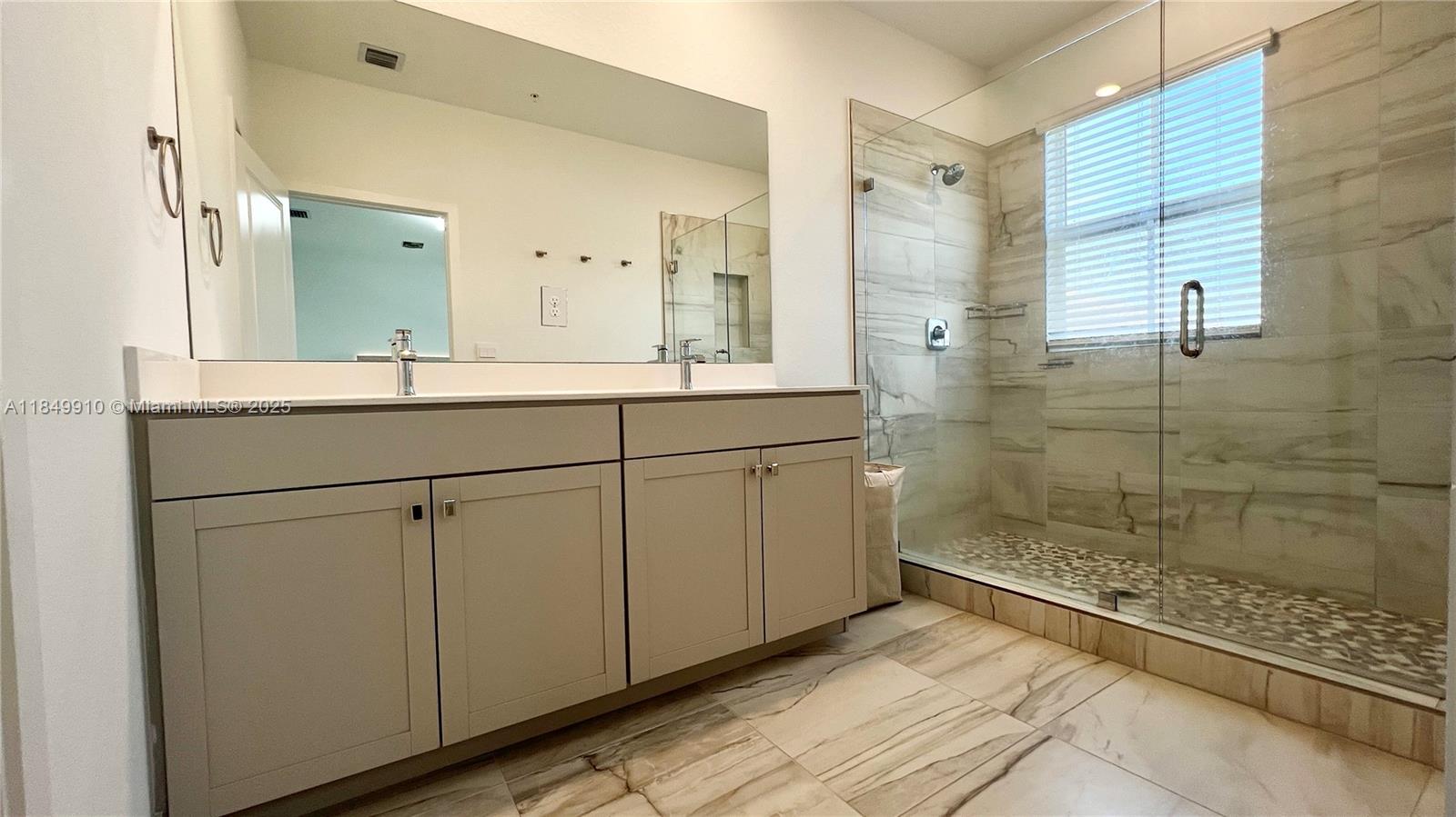 MERRICK SQUARE - Residential