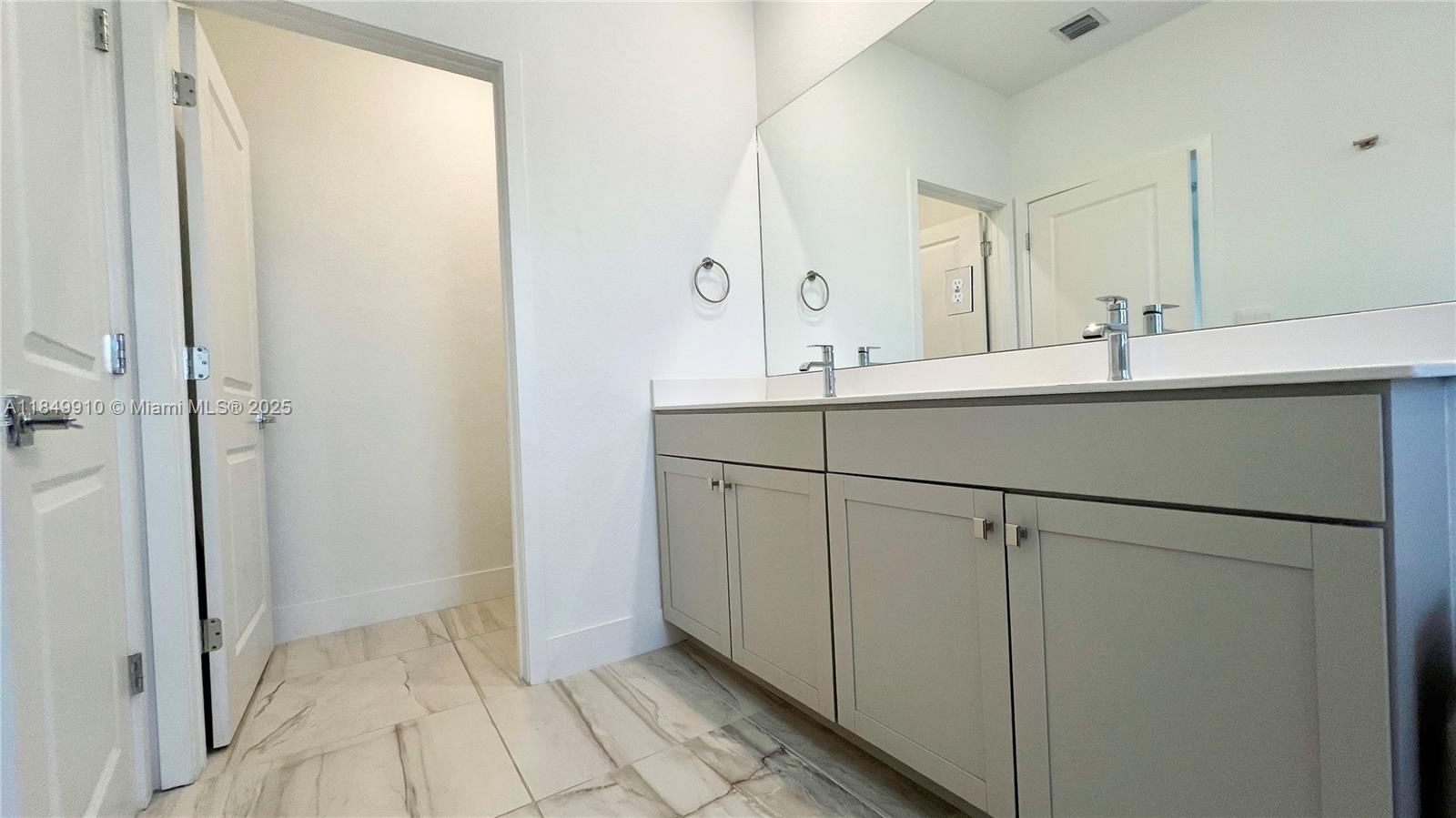 MERRICK SQUARE - Residential