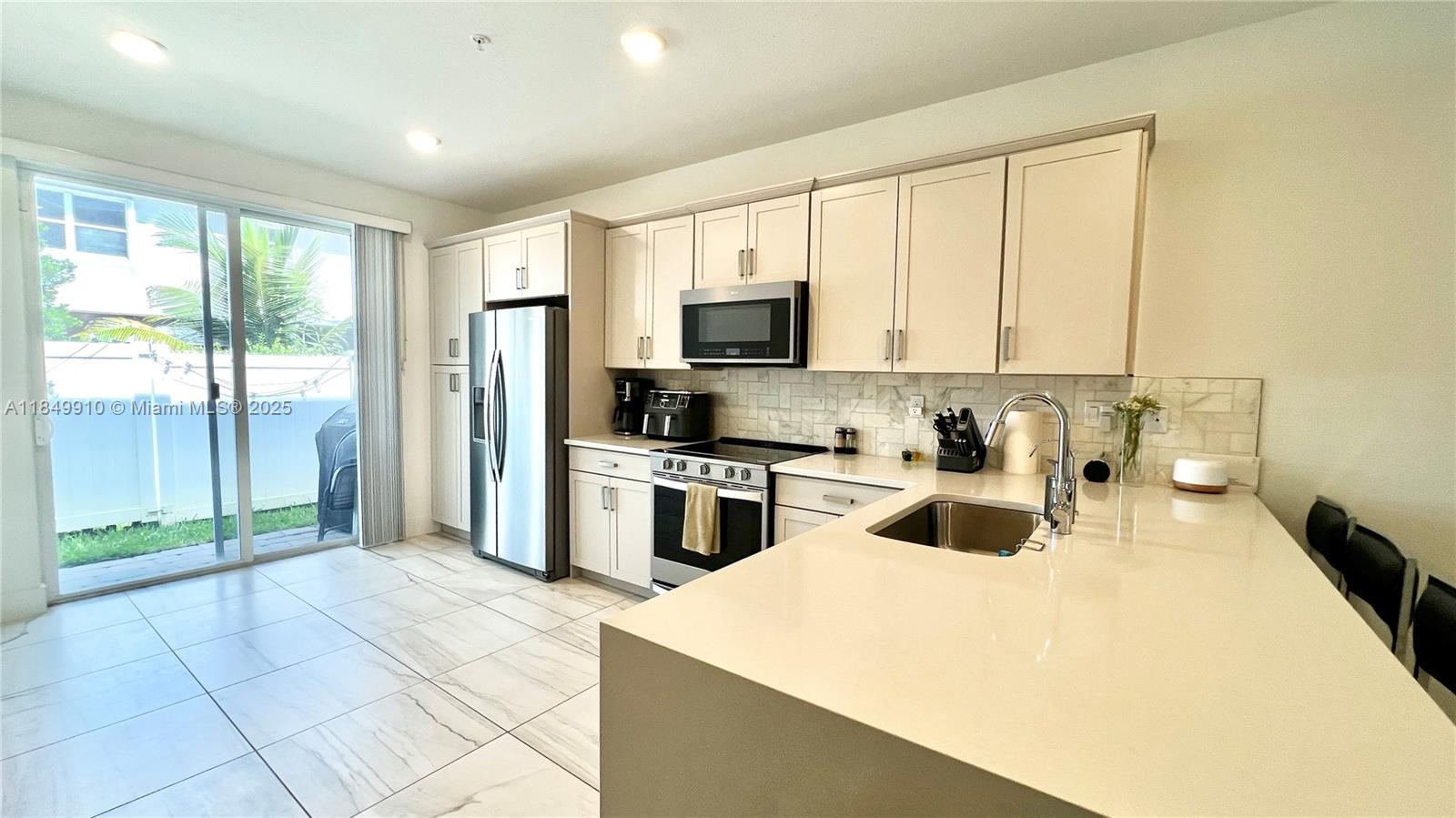 MERRICK SQUARE - Residential