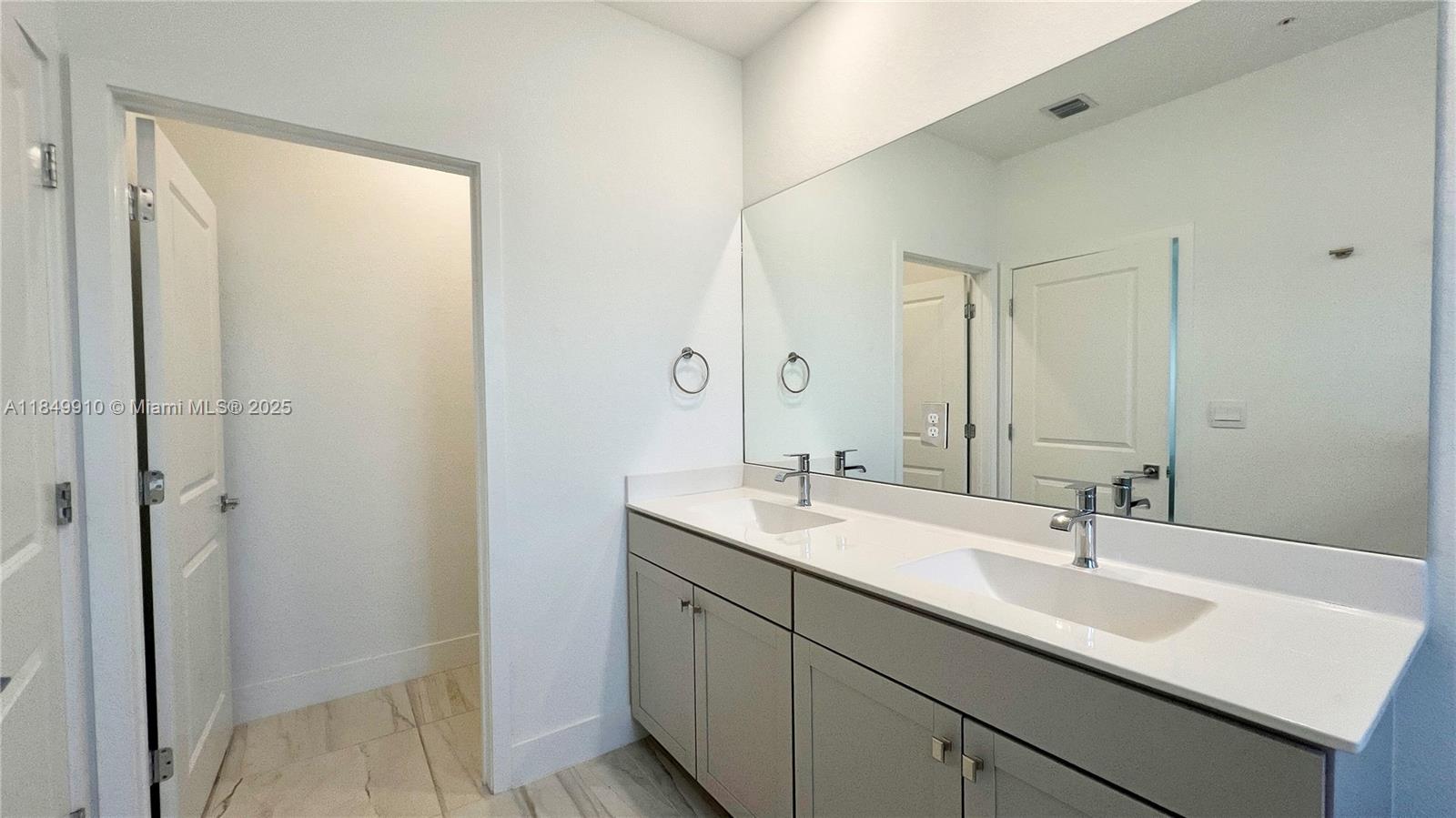 MERRICK SQUARE - Residential